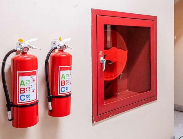 Instalação de alarme de incêndio, detectores de temperatura e fumaça, sistema de sprinters